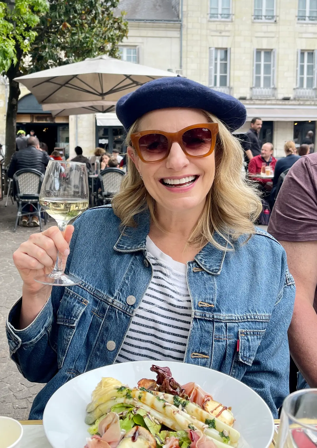 Julie Hartigan smiling and having lunch while in Paris